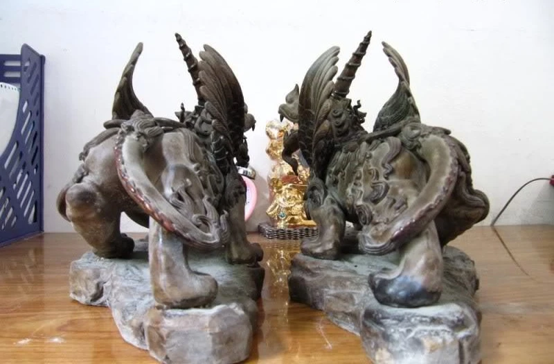

China Royal Pottery WuCai porcelain Evil Flying Beast Foo Dog Kylin Statue Pair
