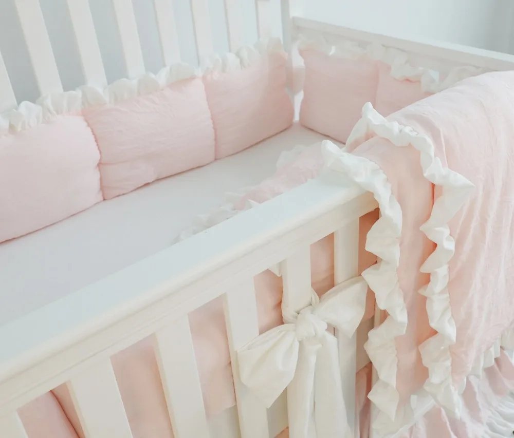Комплект постельного белья из 3 предметов с рюшами кораллового и розового цвета для детской кроватки, постельное белье для маленьких девочек, детская юбка для детской кроватки, простыня для кроватки(без бампера
