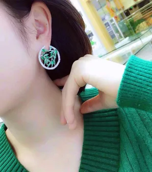 

Qi Xuan_Jewelry_New Hollow Green Bamboo Earrings S925 Silver Inlay Zircon Elegant And Irregular Irregular_Factory Direct Sales