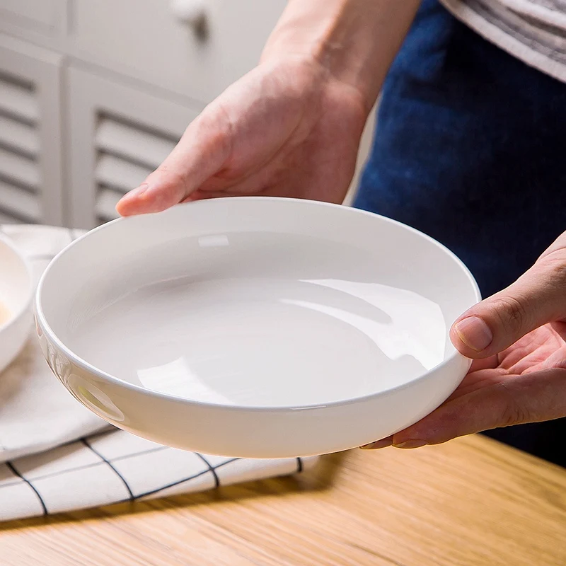 чистая посуда. чистая посуда. чистая посуда на белом фоне. чистая посуда. Iittala тарелка глубокая teema 21 см.