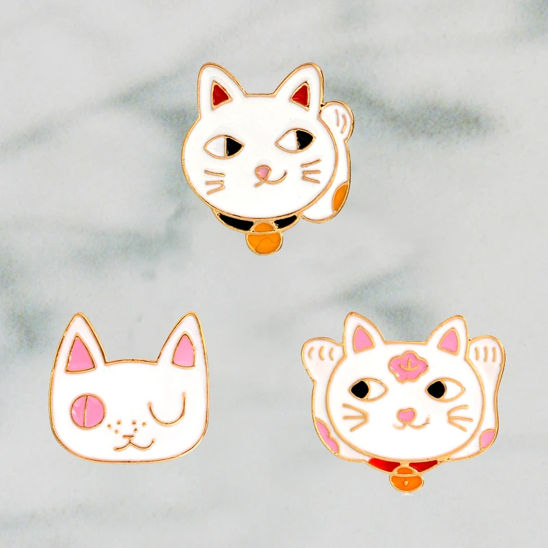 Забавный мультфильм белый Maneki Neko шпилька с подвеской «Кот» Эмаль Булавка кошка брошь японская удача кошка ювелирные изделия значок Lapin Pin