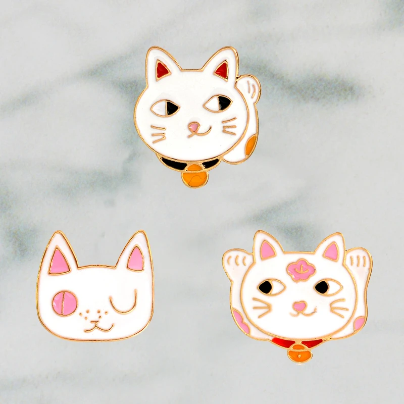 

Funny Cartoon White Maneki Neko Cat Pin Enamel Pin Cat Brooch Japanese Lucky Fortune Cat Jewelry Badge Lapin Pin