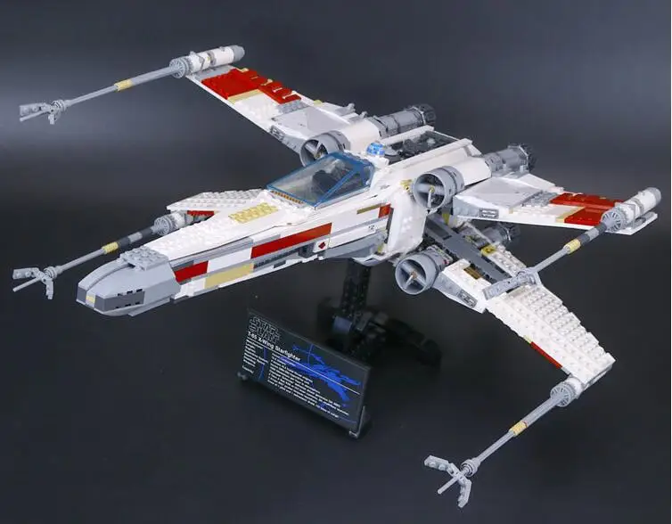 

FANKE Model Building Kits Blocks Hobbies Model Kit Toys for children Compatible Lego Lepin L05039 1616PCS Spaceship J
