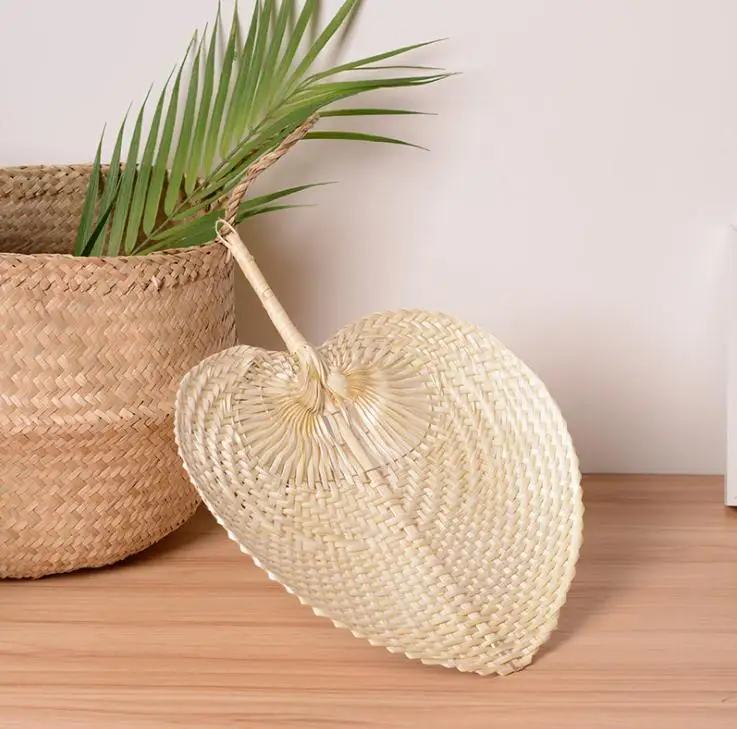 

100pcs/lot Palm Leaves Fans Handmade Wicker Natural Color Palm Fan Traditional Chinese Craft Wedding Favor Gifts SN228