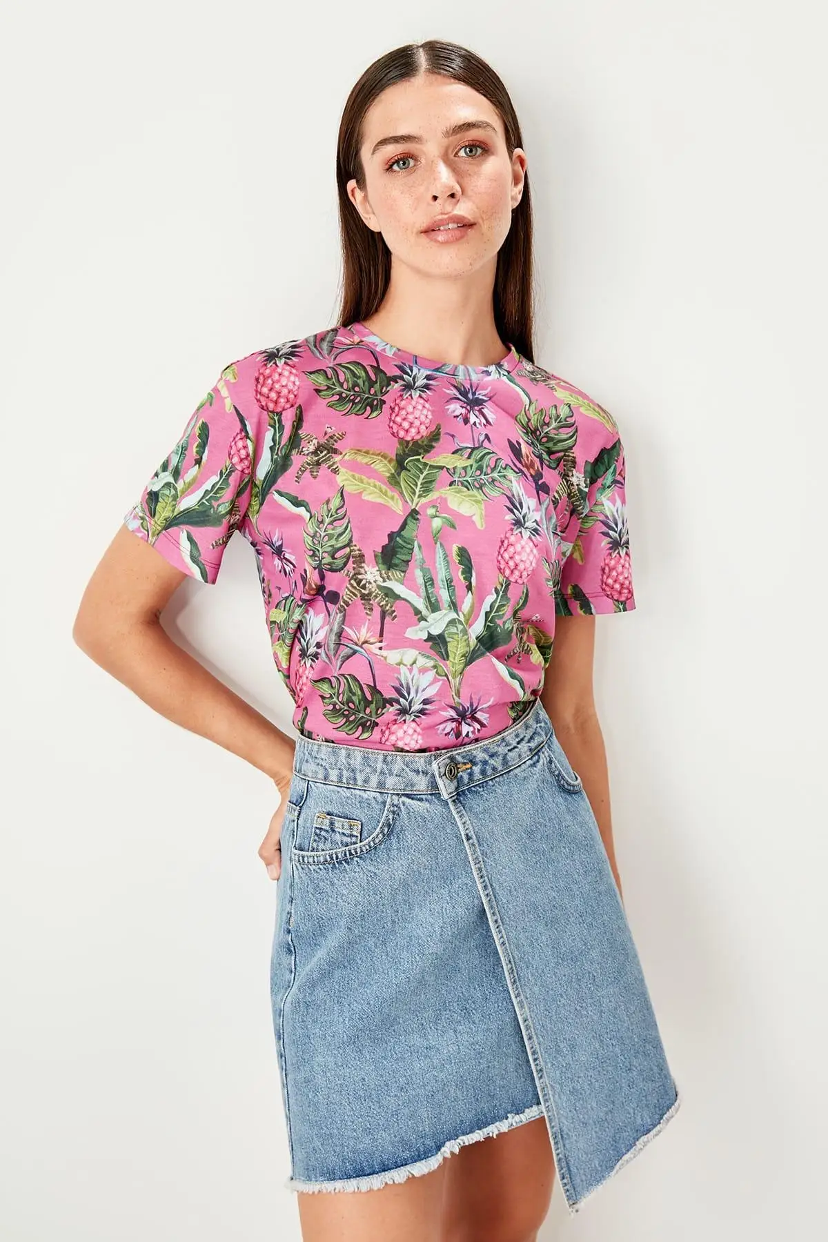

Trendyol Multicolour Pineapple Printed Basic Knitted T-Shirts TWOSS19TS0126