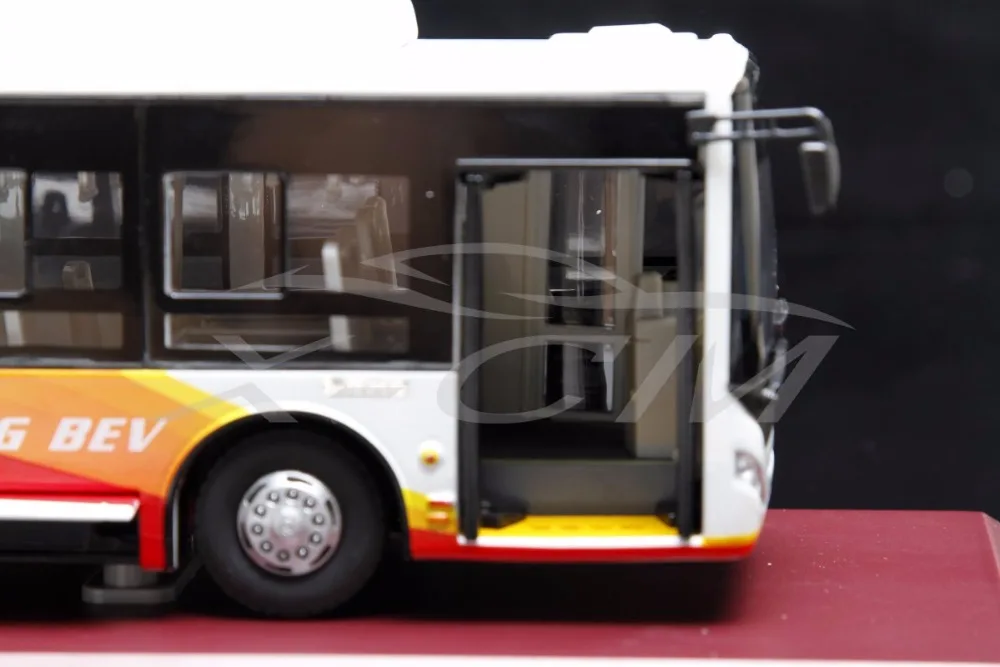 Литой автобус Dongfeng Chaolong BEV 1:40 (белый/красный) + маленький подарок!|diecast bus|diecast bus