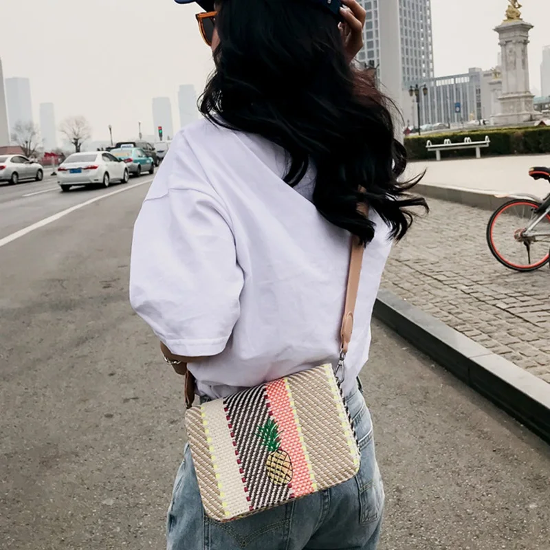 Летние новые женские сумки через плечо в Корейском стиле полосатая соломенная сумка винтажная вышивка ананас Smallholuder сумка-мессенджер с клапаном