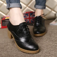 Осенняя модная винтажная женская обувь с резным узором; Брокден; тонкие туфли из натуральной кожи с глубоким носком; женские оксфорды на шнуровке с круглым носком