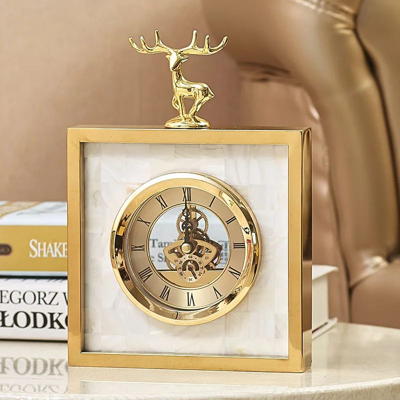 بسيطة الحديثة الراقية ساعة الأوروبية غرفة المعيشة المعادن الإبداعية ساعة الطاولة قذيفة الغزلان ساعة البندول الجدول منتجات جديدة