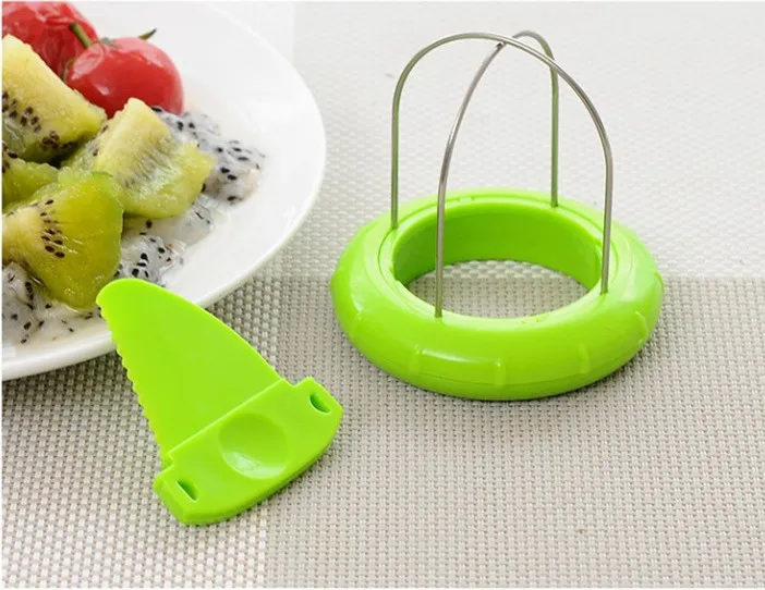 

1PC Mini Fruit Kiwi Cutter Peeler Slicer Kitchen Gadgets Tools Kiwi peeling tools For Pitaya Green KX 025