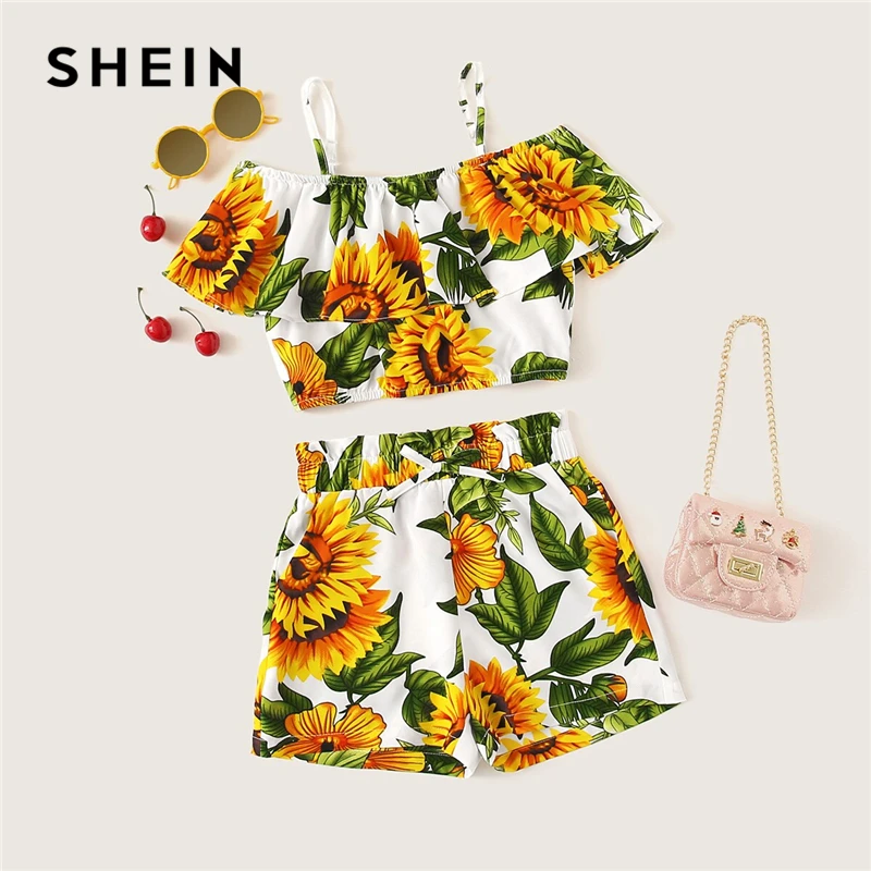 

SHEIN Kiddie Girls Cold Shoulder Floral Print Top And Tie Front Shorts Boho Suit Set 2019 Summer Holiday Ruffle Outfits For Kids