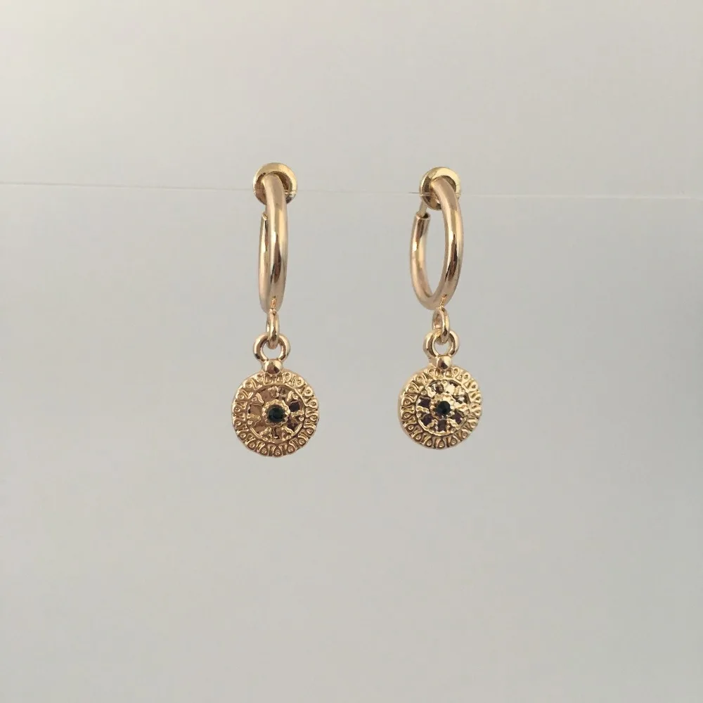 

FASHION JEWELRY GOLD COLOR PLATING BLACK STONE ROUND DISC CHARM CHIP ON HOOP EARRINGS FOR WOMEN GIRL