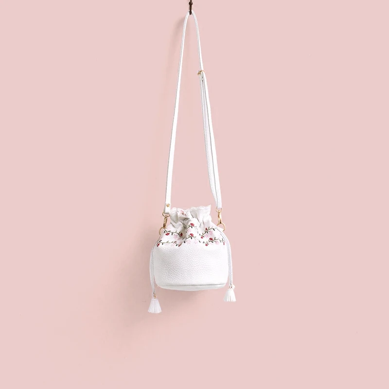 

Princess sweet lolita bag Bucket bag summer fairy girl skew spanning small bag Small flower branch casual and fashion bag CC063