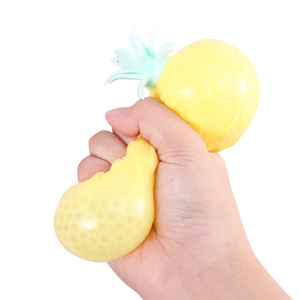 Карамельный цвет случайные детские игрушки Пластиковые форма ананаса декомпрессии мяч мягкие сжимаемая игрушка