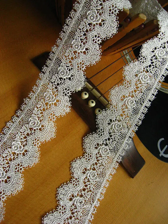 ivory venice lace trim, crochet lace trim, retro scalloped lace trim by