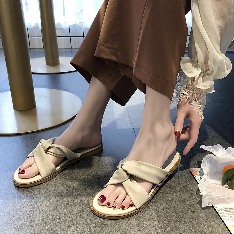 

Female Beach Outdoor Slippers Ins 2019 Summer New Office Lady Fashion Joker Women Flat Slippers