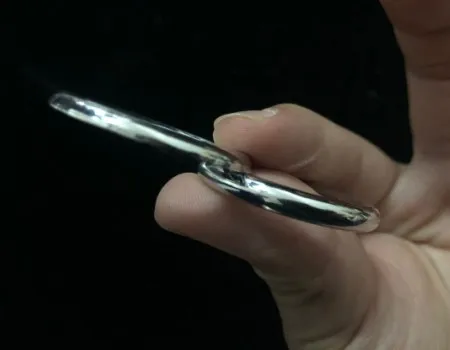

Ellis Ring Magic Tricks Penetrate Vanish Magia Magician Close Up Street Illusions Gimmick Props Fun Pass Through Magie
