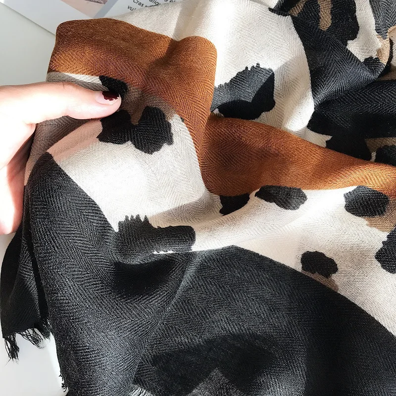 

2019 Autumn Leopard Pattern Khaki Striped Viscose Shawl Scarf Lady Print Hijabs and Wraps Foulard Pashminas Stole Muslim Sjaal