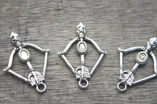 20pcs Seta Encantos, Antique Silver Adorável 3D Filigrana Arco E Flecha Pingente Encanto 35x25mm