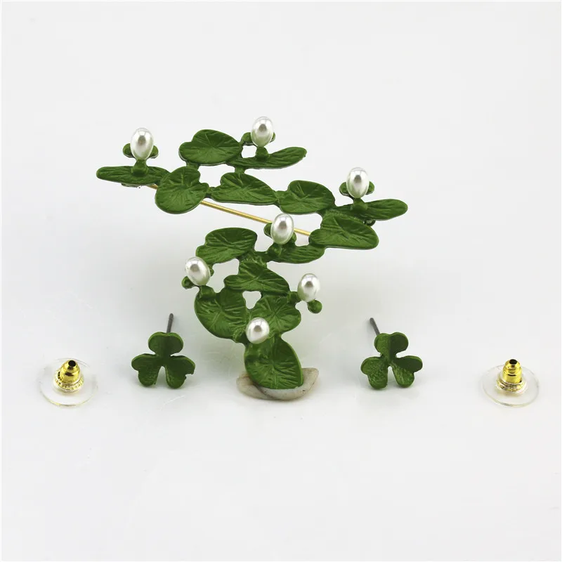 

New European American retro style Sleeping lotus Half hole imitation pearl Lotus leaf Baking paint brooch Simple earrings Set