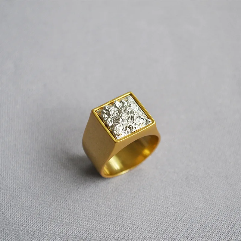 

Europe and the United States high-end original niche design retro silver flowing lava gold and silver contrast thick ring female