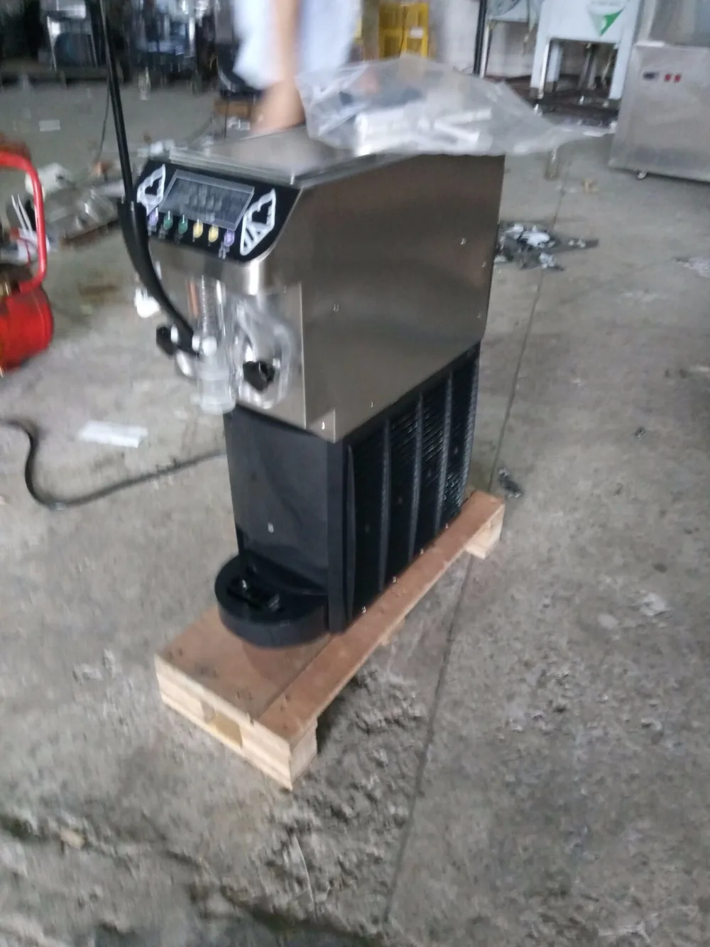 Мягкая маленькая машина для приготовления мороженого с емкостью 5 л (по воздуху без хладагента)