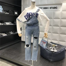 Новинка года; сезон весна-лето; джинсовые комбинезоны с дырками в стиле ретро; женские свободные джинсовые брюки для отдыха; комбинезоны