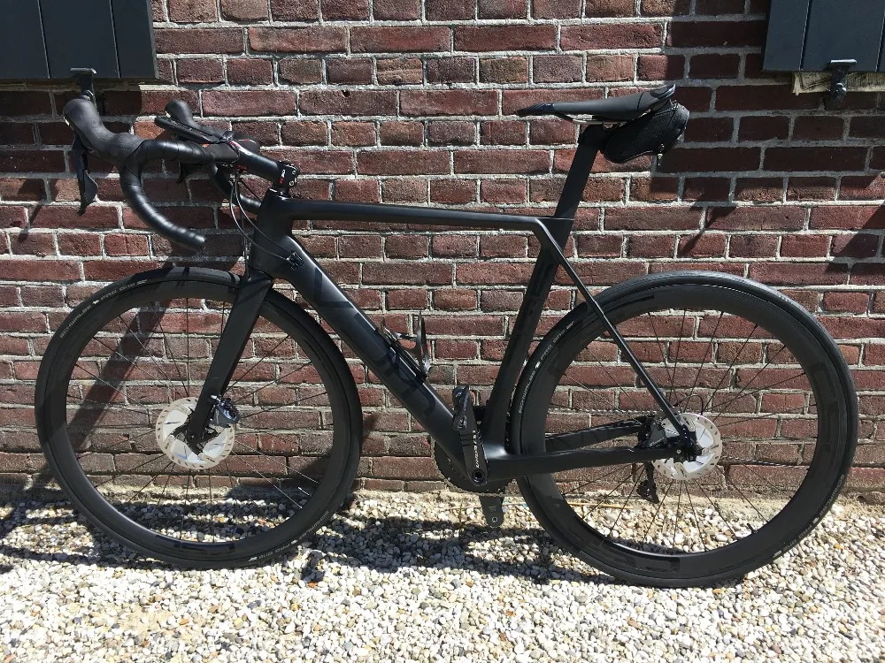 Clearance Disk Carbon Disc Road Frame T800 Super Light Road Bike Frames Flat Mount Disc Brake Thru Axle 142*12mm DI2 Frameset 11 Clearance Disk Carbon Disc Road Frame T800 Super Light Road Bike Frames Flat Mount Disc Brake Thru Axle 142*12mm DI2 Frameset 11