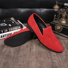 Новинка поступление с круглым носком без застежек; натуральная замшевые и кожаные лоферы красный/черный дышащая плетеная свадебные туфли большие размеры для мужчин EU46