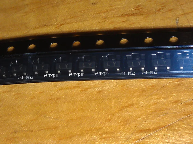 

500PCS/LOT 2SC2712-Y SOT-23 Silk Screen: LY NPN Epitaxial Silicon Transistors