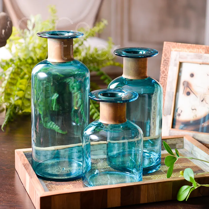 blue flower vase with gold border (2)