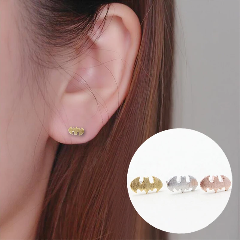 

Shuangshuo Cute Small Batman Stud Earrings for Women Batman Earrings Fashion Jewelry boucles d'oreilles pour les femmes ED048