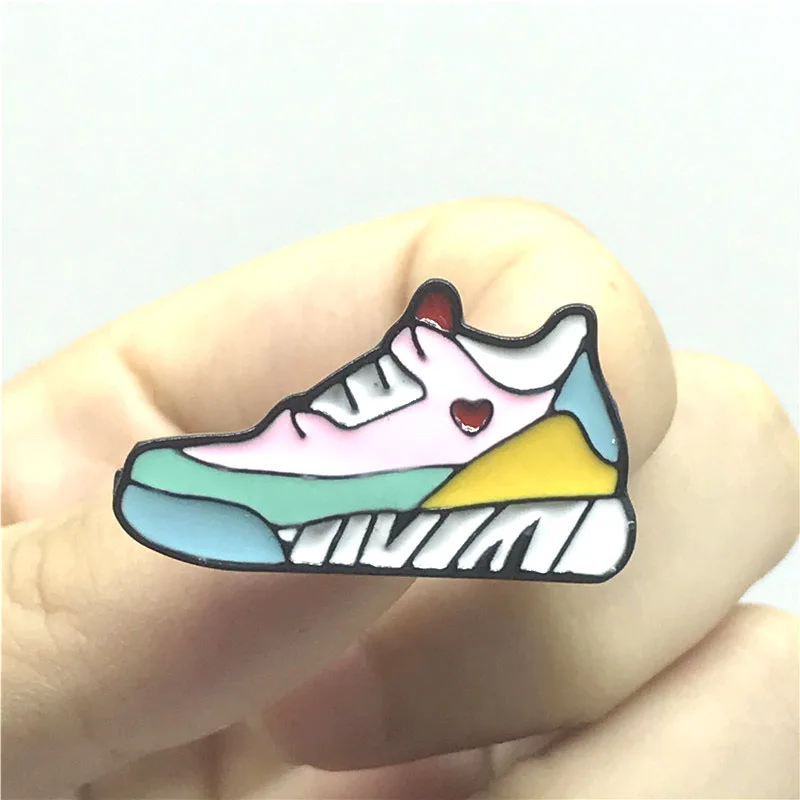 รองเท้าผ้าใบแฟชั่นเทรนด์เข็มกลัดการ์ตูนรองเท้าผ้าใบสีธรรมชาติตรา