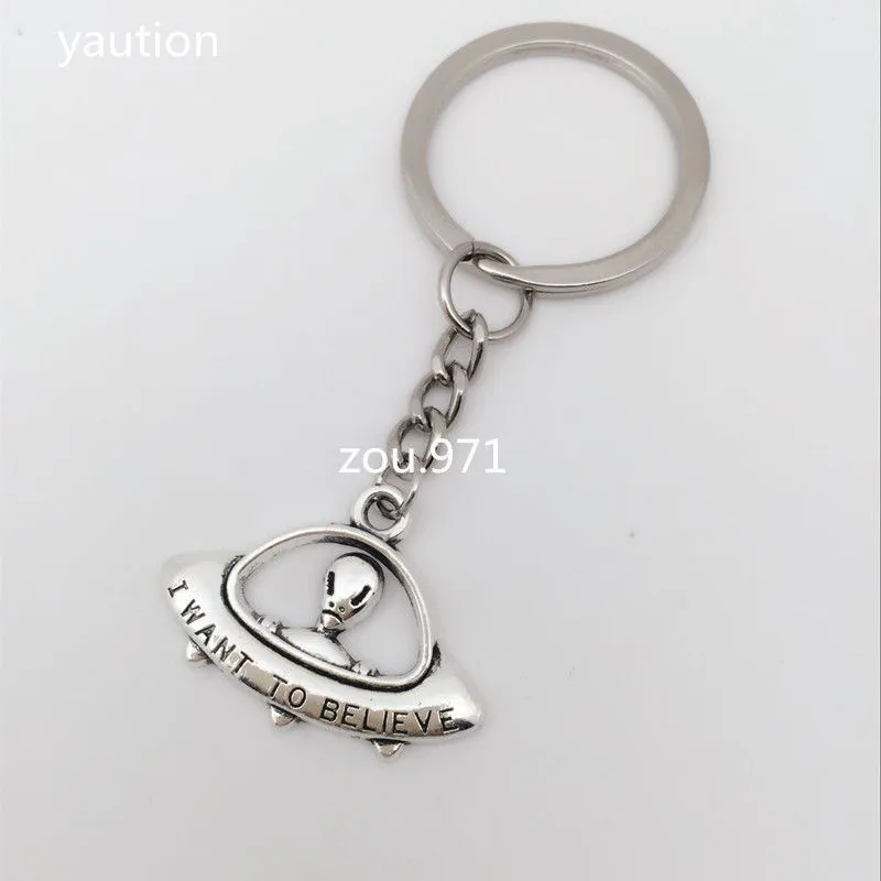 NEW 1pcs Retro silver The aliens pendant Key chain Fashion Jewelry UFO
