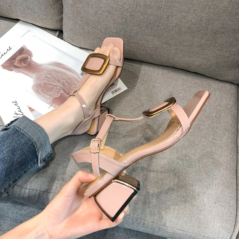 

2019 summer style simple simple solid color high heels women comfortable wild rough shoes with retro Roman style casual shoes.