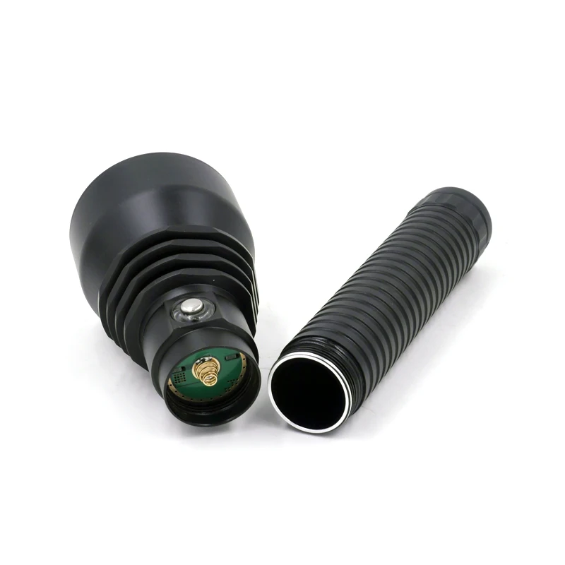 XHP70.2 flashlight (11)