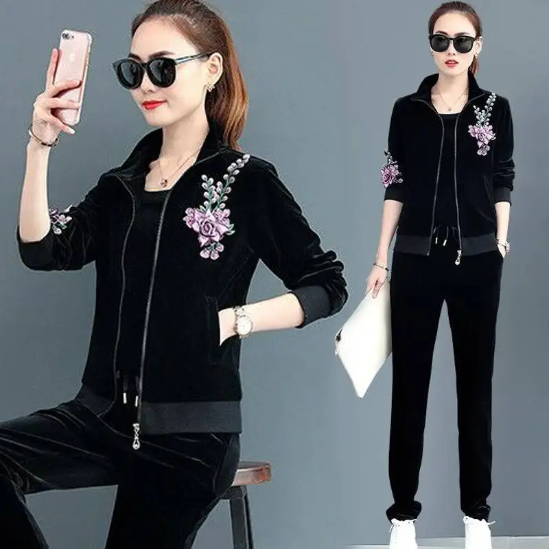 

2019 New Fashion Velvet Sportsing Suit Female Spring Autumn Casual Women Suit Sweatshirts Three Piece Set Plus Size
