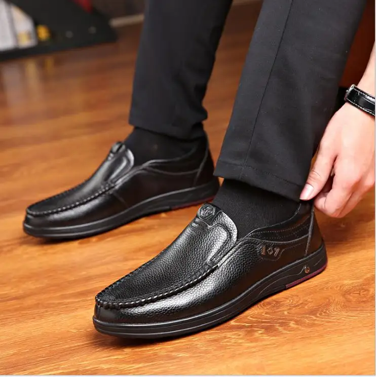 New Plus Size 48 Solid Men Casual Leather Shoes Slip On Lazy Single Shoes Man Loafers Business Office Work Shoes For Male - Цвет: Черный