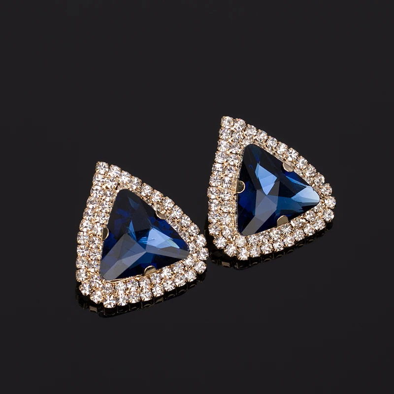 

YFJEWE Cute Flower Shape Stud Earrings for Women White Gold Color Jewelry Fashion Blossom Boucle D'oreille Femme Christmas E083
