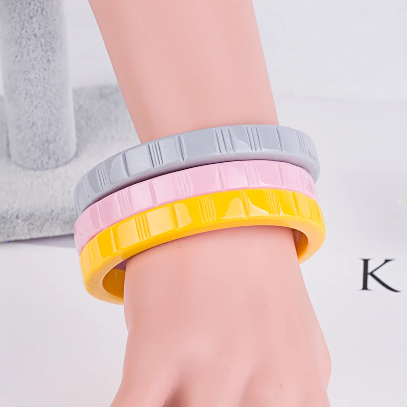 Classic Fashion Acrylic Cuff Engraved Bracelet Bangles Women White Resin Bangles Ladies Vintage Simple Bracelet Jewelry 2018 New (3)