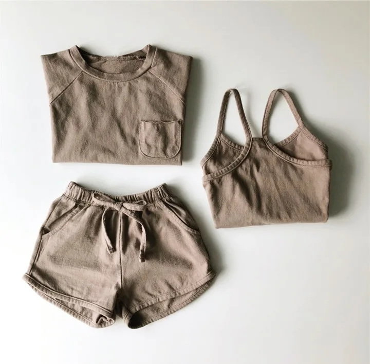 Infantis e Meninos e Meninas Verão Coreano Roupas Três Peças Condole Cinto Multicolorido Algodão Shorts Conjunto 2020 7 Mamãe e Bebê