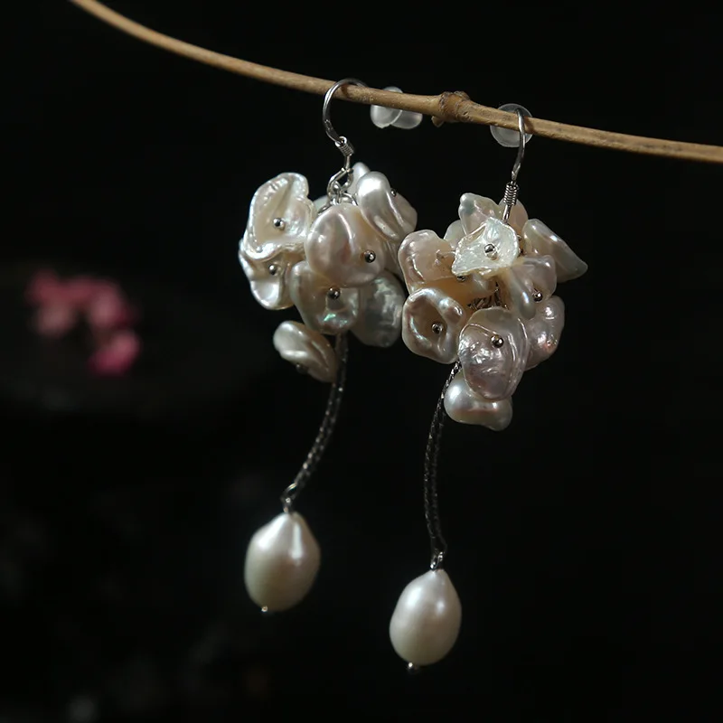 

The new 2018 natural pearl abnormity ms pearl stud earrings flower type
