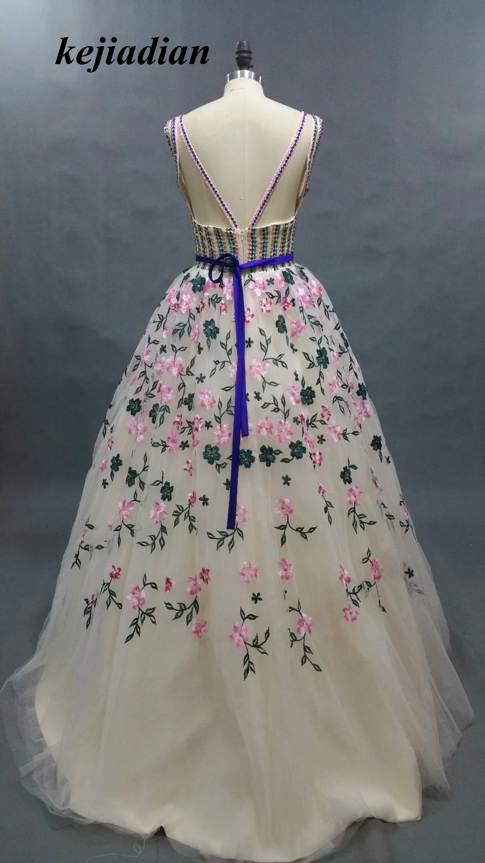 Роскошные цветочные кружева Праздничное платье Линия Роскошные блестками мама невесты платья с глубоким v-образным вырезом из Китая