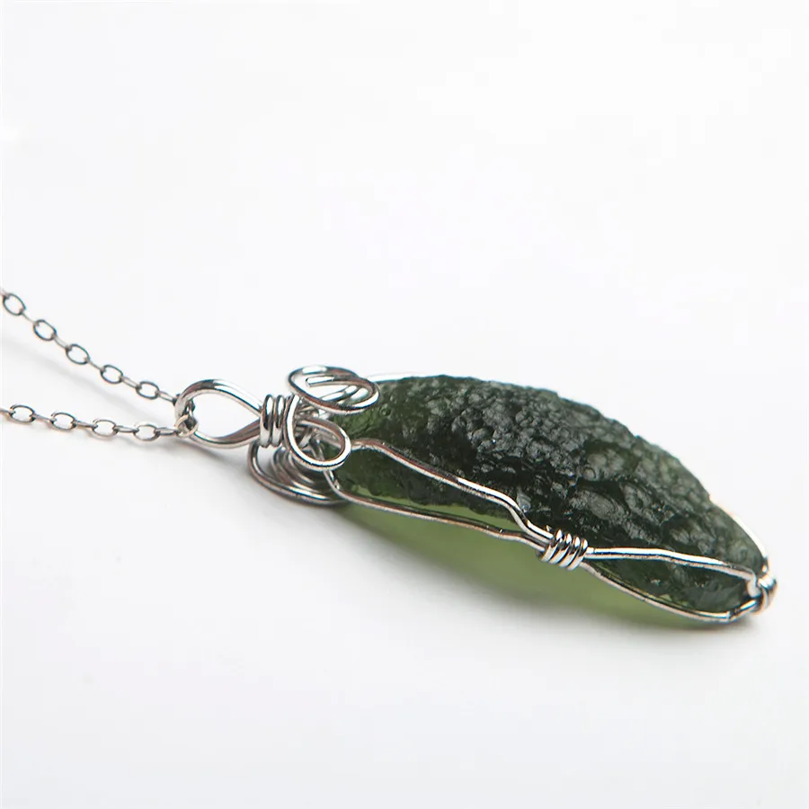 Прямая поставка подлинный зеленый натуральный кулон Moldavite драгоценные камни