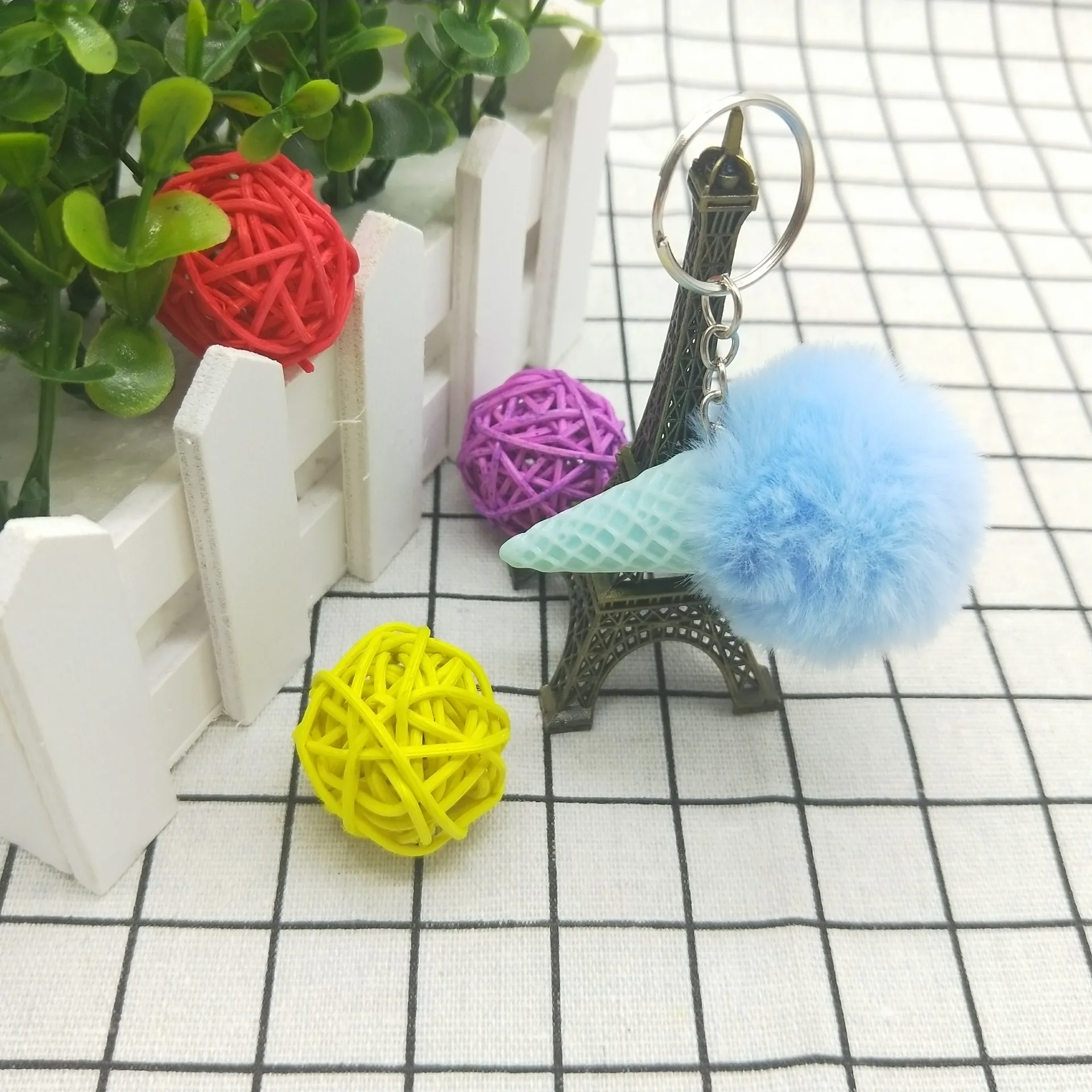 

Acrylic Ice Cream Fur Pompom Key Chains Fluffy Faux Rabbit Fur Pompoms Keyring Keychain Women Car Bag Pendant Fashion Gifts