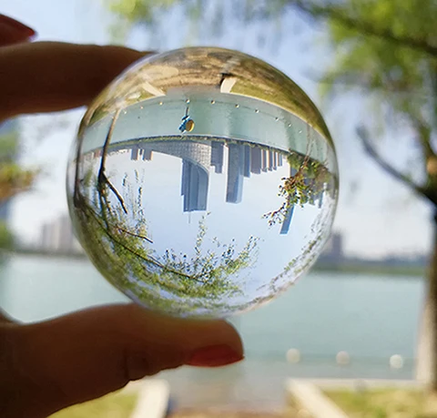 LACALOVE хороший 60 мм прозрачный редкий кварцевый хрустальный шар волшебный хрустальный шар феншуй стеклянный счастливый шар ремесла для украшения для офиса дома подарки - Цвет: Just Clear Ball