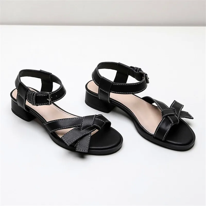 

2019 new. In the middle of the lady wind. Summer women's shoes with thick toe and versatile thick with a word belt sandals women