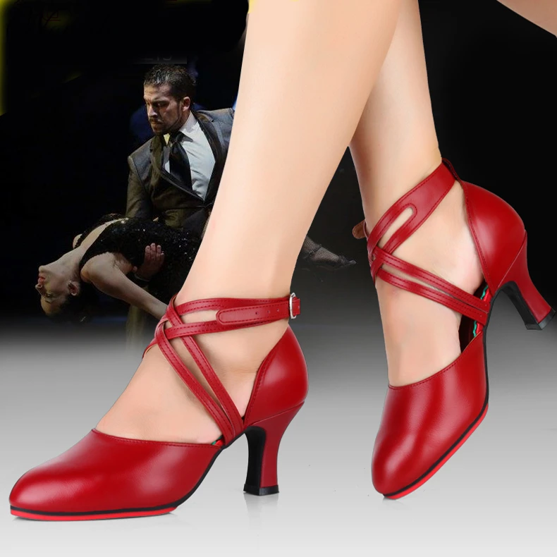 Goede Professionele Vrouwen Latin Ballroom Dans Schoenen Leer Rood Tango Schoen Dames Gesloten Teen Salsa Schoenen Vrouwelijke Hoge Hakken 8 cm
