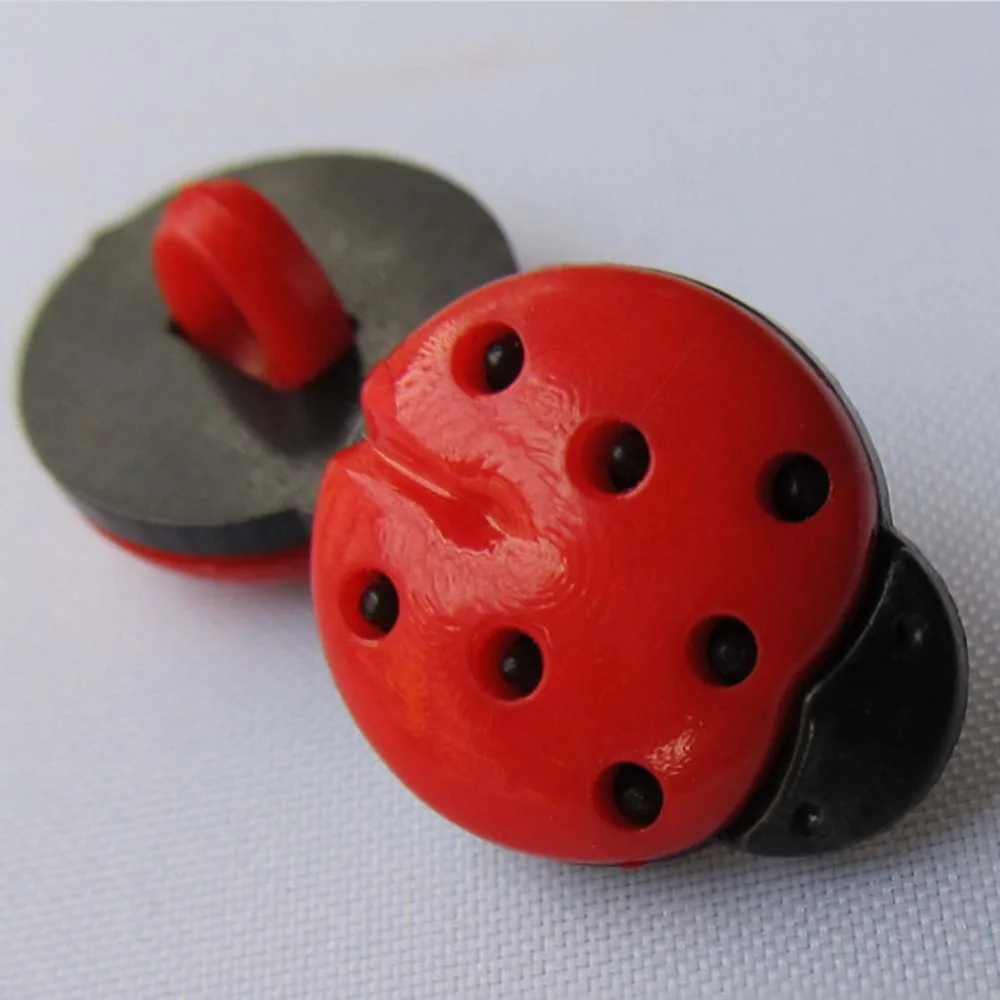 100PCS 15MM red Dyed Plastic Ladybird buttons coat boots sewing clothes