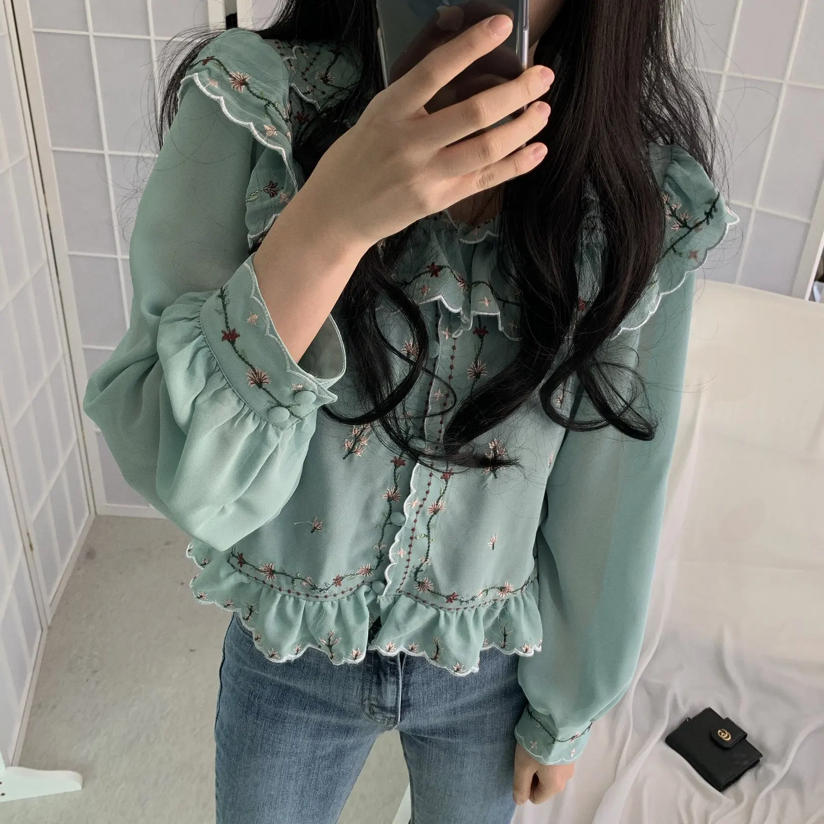 

Recommend! Embroidery Lace Ruffles Ruched Hem Blouse Cropped Top Women Shirt Kawaii Chemise Femme Chemisier Blusa Mujer
